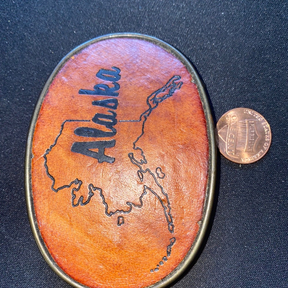 SWIB LEATHER BRASS ALASKA MAP BELT BUCKLE Embossed vintage - Picture 5 of 8